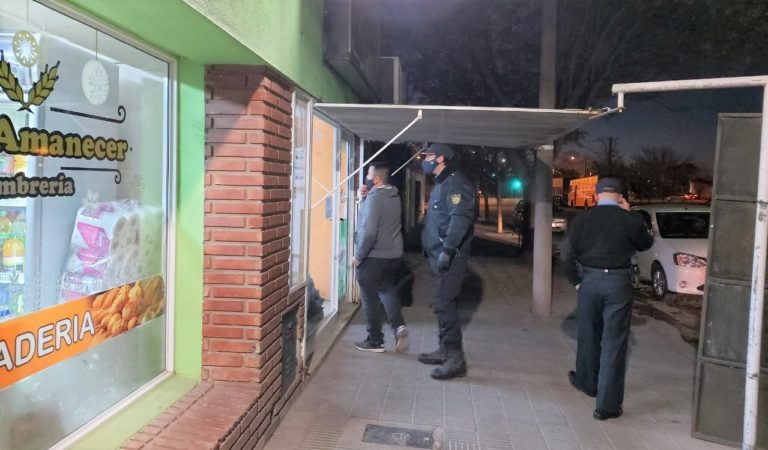 General Pico: Quiso robar el lunes en Ferro, estuvo preso dos días, fue liberado y esta tarde volvió a intentar asaltar un autoservicio; huyó pero la Policía logró atraparlo a pocas cuadras