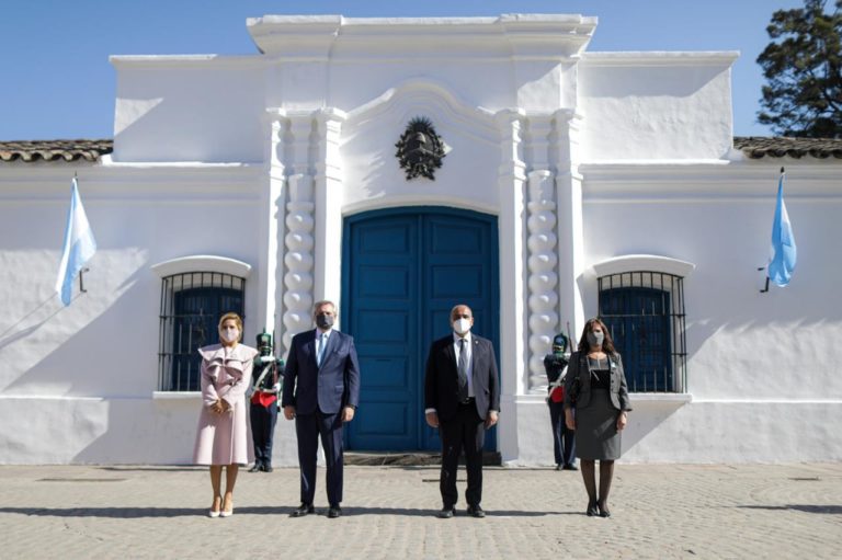 Alberto Fernández encabezó el acto por el 9 de Julio en Tucumán: “Todos los días peleo contra los que quieren ver a la Argentina arrodillada”