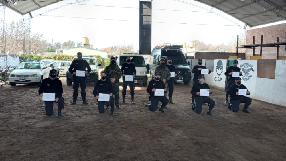 Se realizó acto de egreso y entrega de certificados a efectivos policiales capacitados por el Grupo Especial de General Pico