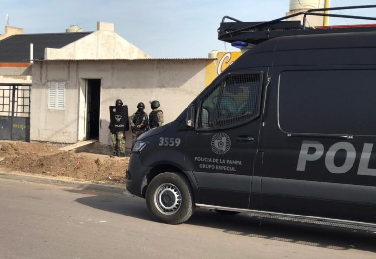 Detienen a un hombre que habría amenazado de muerte con un arma de fuego a un comerciante