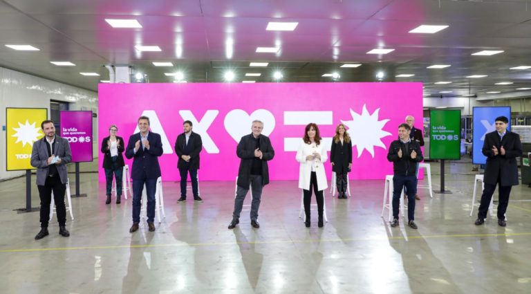 Foto de unidad y campaña en marcha: Alberto, Cristina y Massa presentaron a los candidatos del Frente de Todos