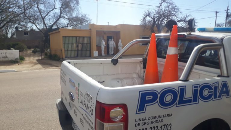 Una mujer de 75 años murió tras inhalar monóxido de carbono en una vivienda de Castex: La Policía halló a su hija desvanecida, lograron estabilizarla con RCP y fue derivada a General Pico