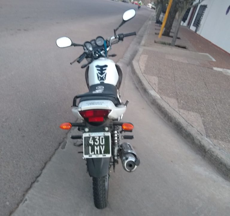 General Pico: Una mujer y su hija cayeron desde la motocicleta en la que circulaban por intentar esquivar a un perro