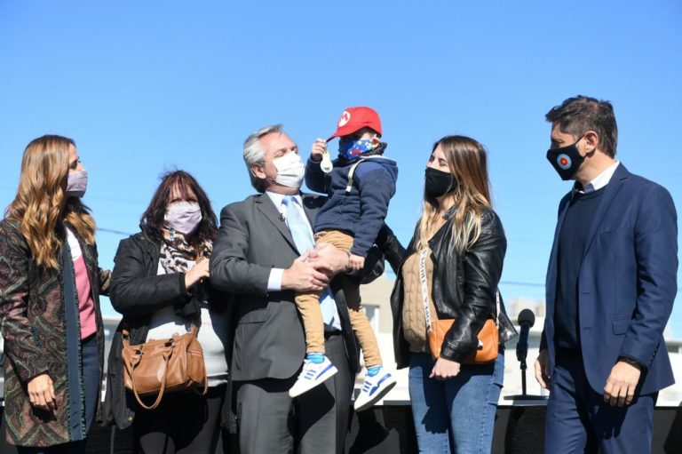 Alberto Fernández participó del acto de entrega de viviendas y créditos para la construcción: “Necesitamos un Estado que de a todos la oportunidad de crecer y desarrollarse”