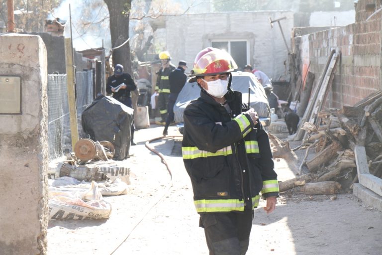 Principio de incendio en una vivienda ubicada en calle 27 entre 4 y 6: Solo se registraron daños en el cielorraso