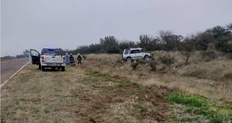 Vuelco fatal en Ruta 152 cerca de General Acha: Una mujer fue trasladada y falleció en el Hospital Padre Buodo
