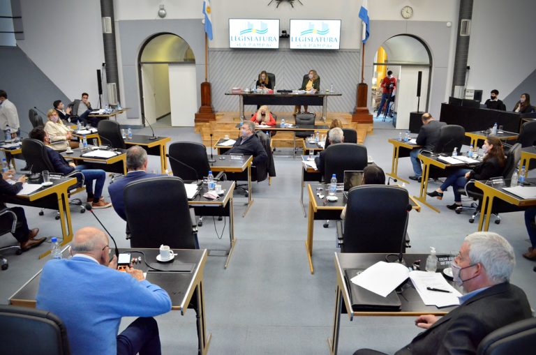 Envían a Diputados un proyecto para que el Gobierno provincial regule permisos sobre torres y estructuras de telecomunicaciones