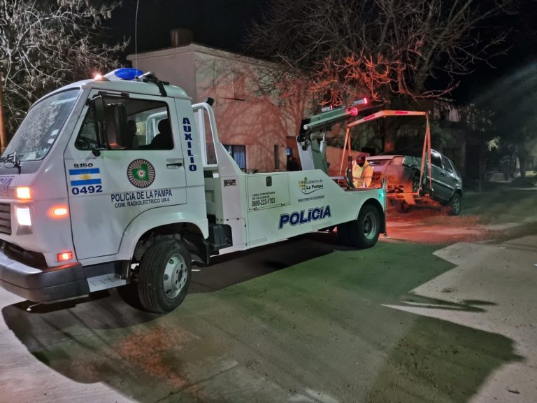 Tras una persecución por las calles de la ciudad secuestran camioneta y demoran al conductor