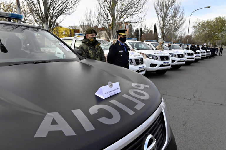 Entregaron 27 nuevos vehículos policiales por más de $69.445.000