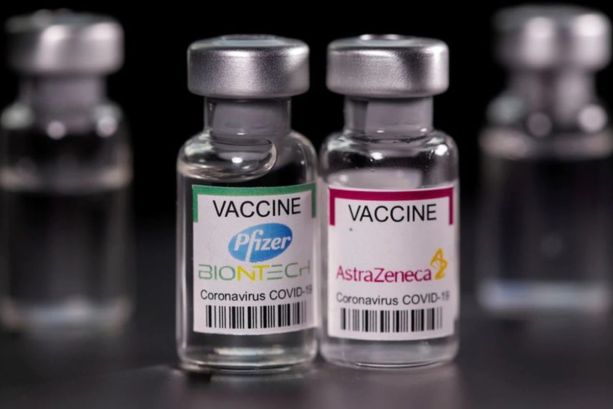 Vacunación mixta: un estudio confirmó las ventajas de combinar una dosis de Pfizer con la fórmula de AstraZeneca