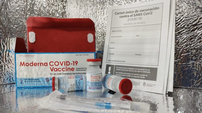Llegaron más de 7 mil dosis de la vacuna Moderna a La Pampa para niños y adolescentes de 12 a 17 años con comorbilidades
