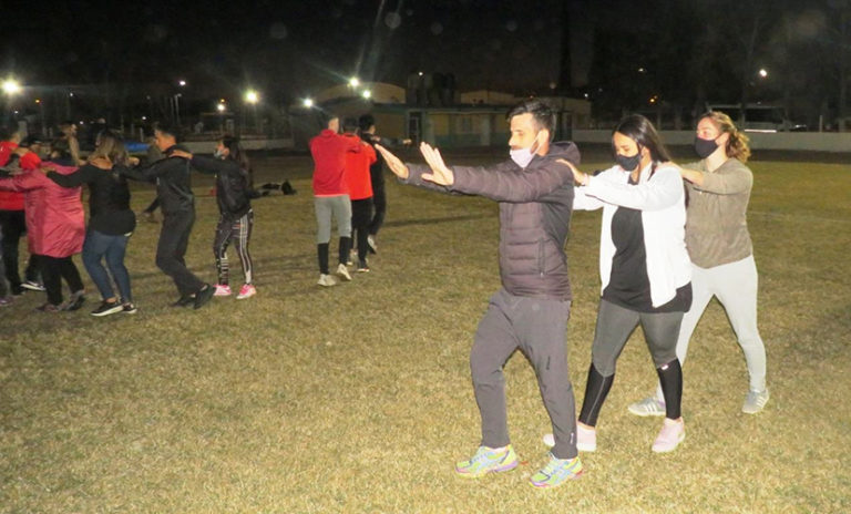 Técnicos y deportistas con discapacidad realizaron clínica de atletismo y natación en 25 de Mayo