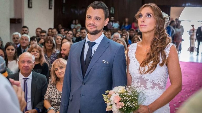 En Mar del Plata un hombre encontró un pendrive con casi 300 fotos de un casamiento y buscan a sus dueños