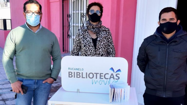 “Museo Viajero”: Entregaron una biblioteca móvil con libros de ficción, historia y de autores pampeanos en Rucanelo