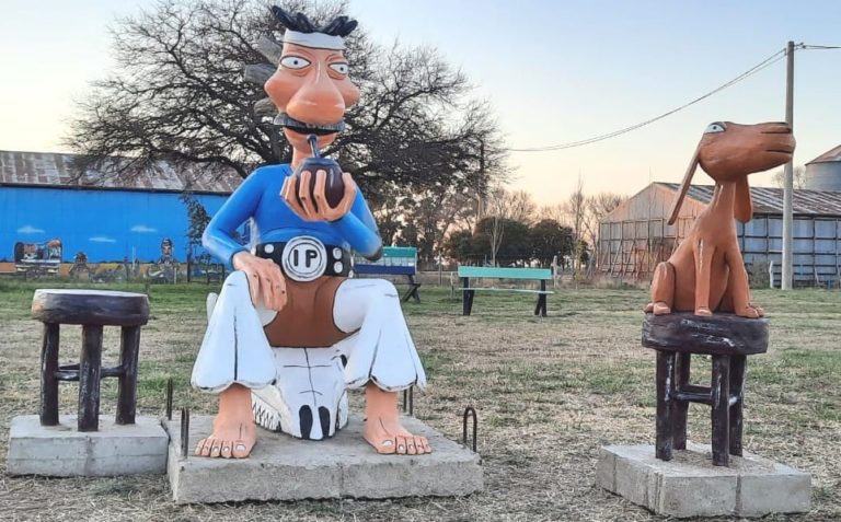 Llegaron “nuevos amigos” al paseo de los personajes en Metileo