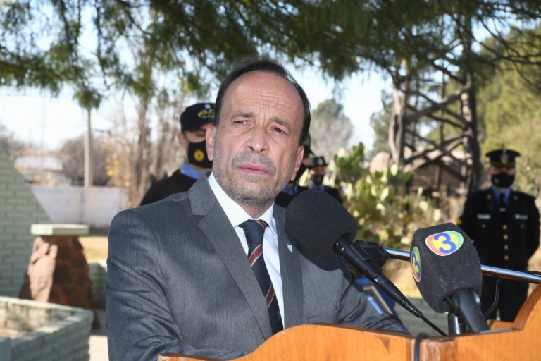 El Ministro de Seguridad de La Pampa dijo que “no evaluaron aún el uso” de pistolas Taser, pero que “sería interesante analizarlo”