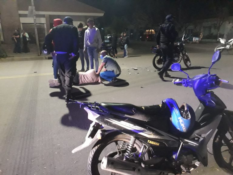 Accidente en la noche del sábado: hospitalizan un motociclista