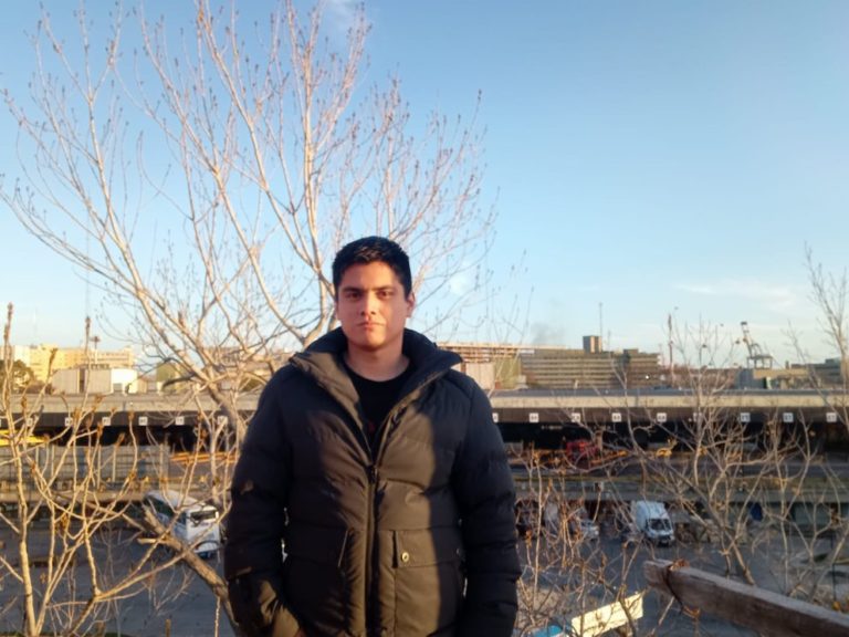 Casi recibido de ingeniero industrial trabaja ayudando a personas sin techo