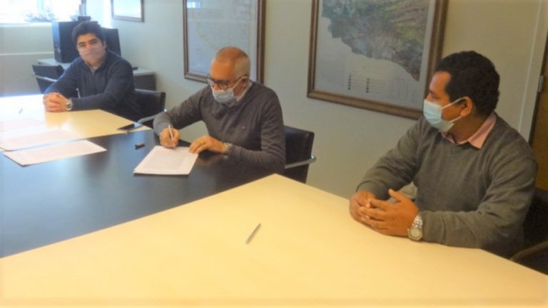 Firmaron un convenio para realizar obras de agua potable en La Humada