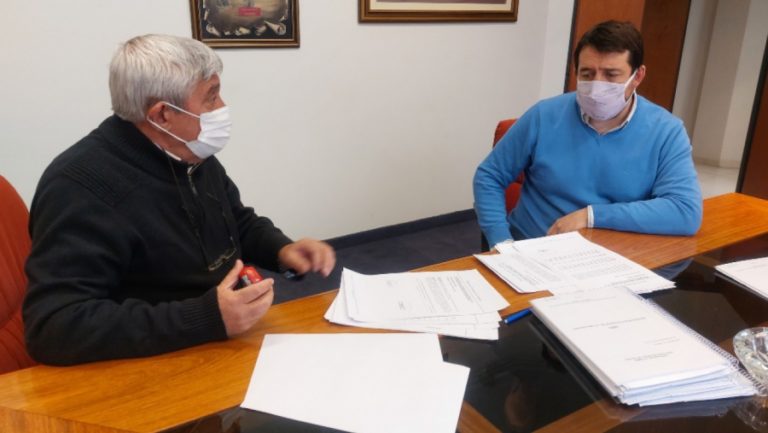 Firmaron contratos para obras viales en Trenel y Alpachiri