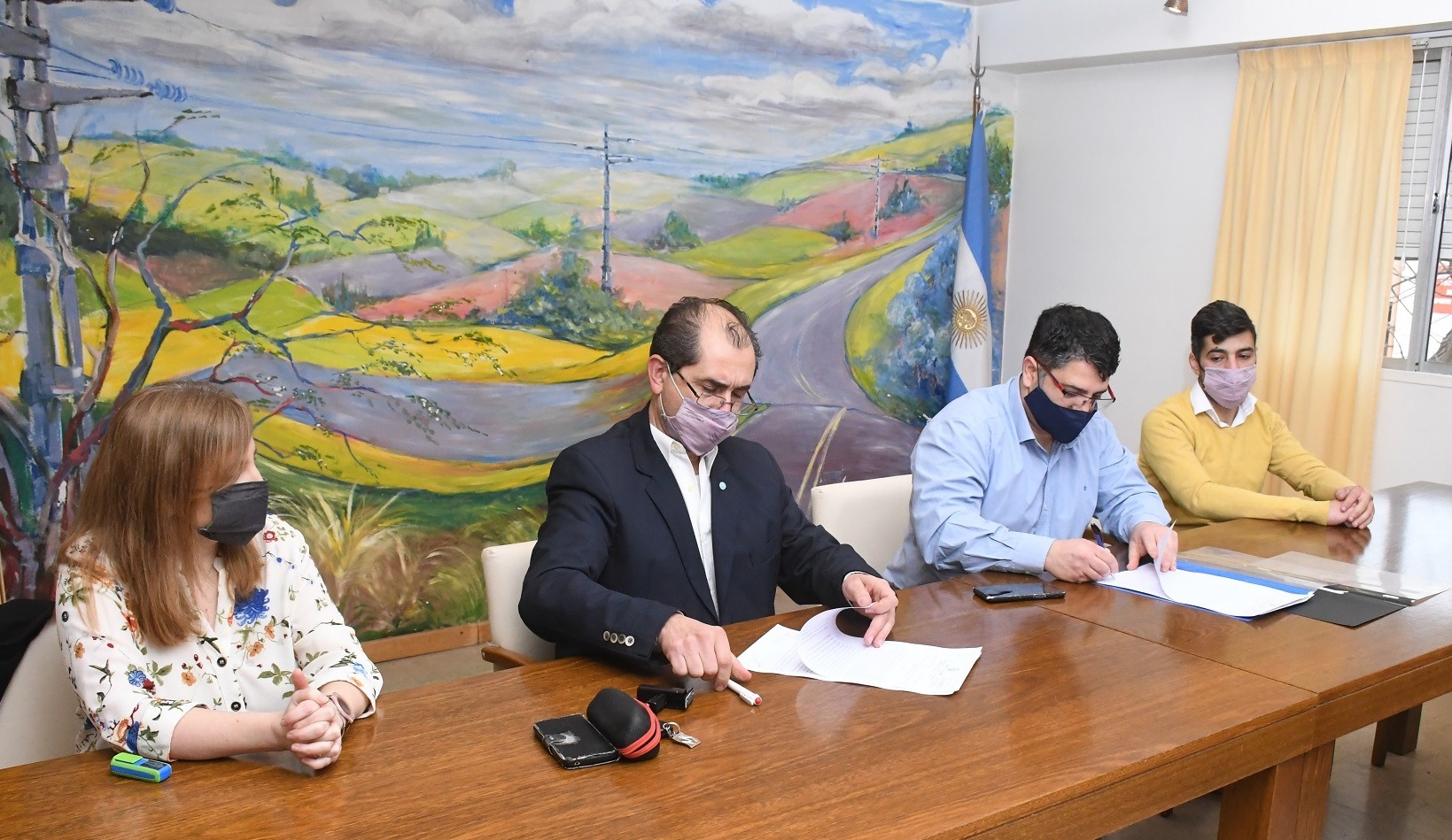 Firmaron convenios para expandir el sistema eléctrico en Lonquimay y potenciar la planta del Hospital Lucio Molas