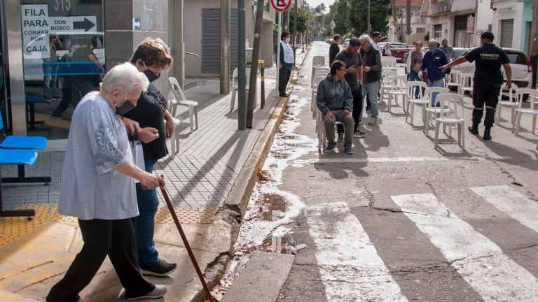 Las jubilaciones y la AUH subirán 12,4% y la mínima será de $25.922 desde el 1° de septiembre