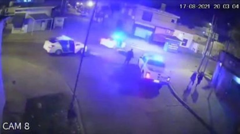 Insólito: un motochorro en Quilmes escapaba de la policía y chocó contra un patrullero
