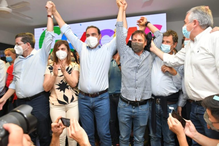 El radical Gustavo Valdés arrasó en Corrientes