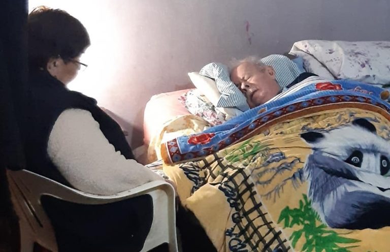 Su abuelo tuvo COVID-19, neumonía bilateral y derrame pleural y ella tiene un pedido urgente: “Necesito que por favor alguien me ayude, sólo pido que un médico lo venga a ver”