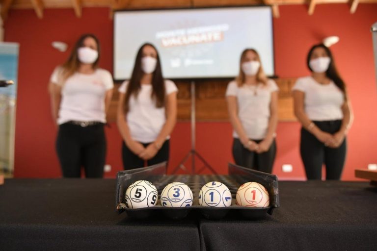 Monte Hermoso: Tiene 29 años, dos hijas, está sin trabajo y ganó un auto 0 kilómetro en un sorteo entre los jóvenes vacunados