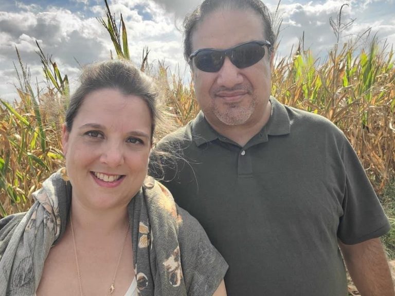 Un matrimonio decidió no vacunarse contra el COVID-19 y ahora sus cuatro hijos son huérfanos: la última súplica de la madre
