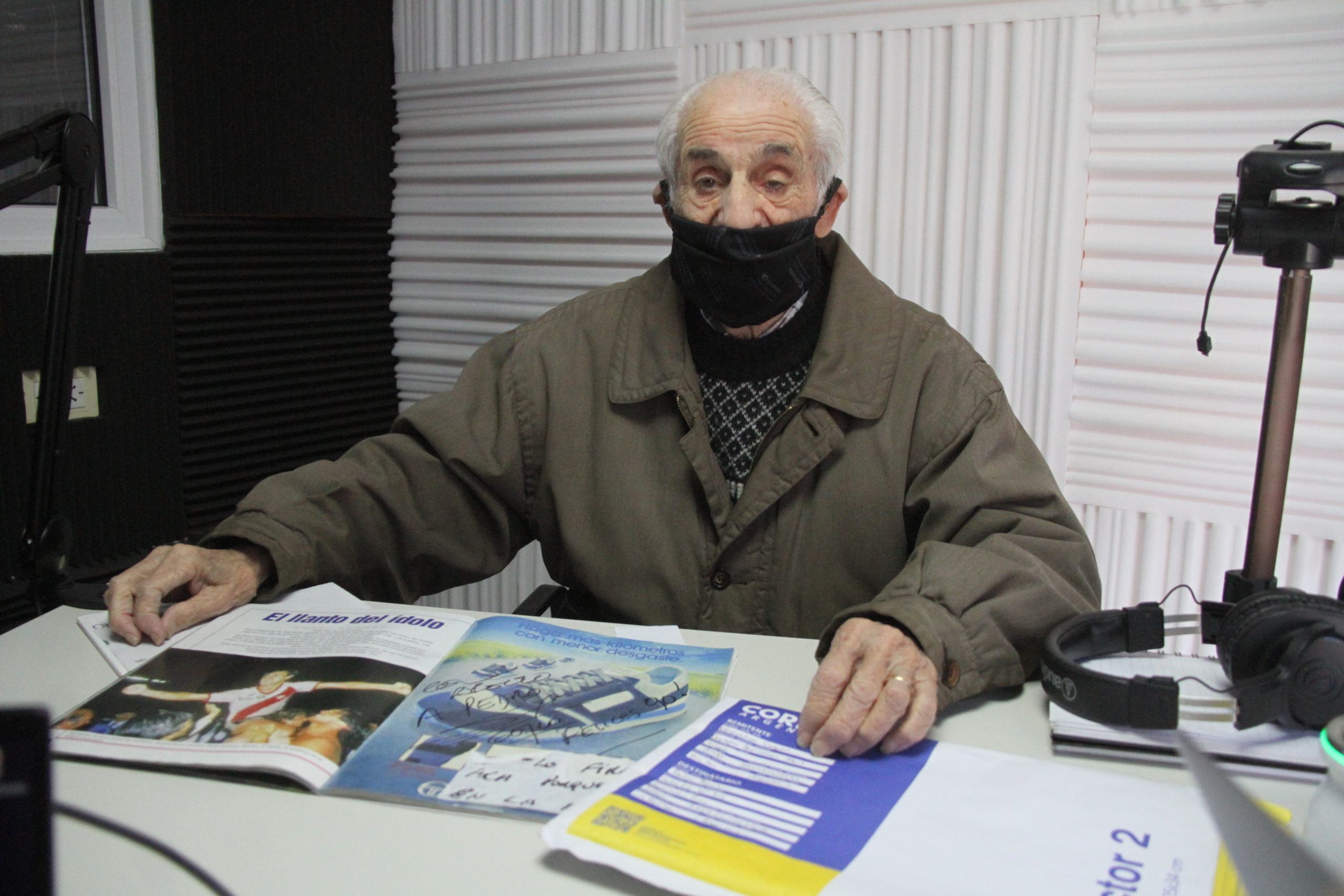 Pedro Barisio, un apasionado del fútbol y su impresionante colección de revistas “El Gráfico” y “Goles” que atesora desde 1945