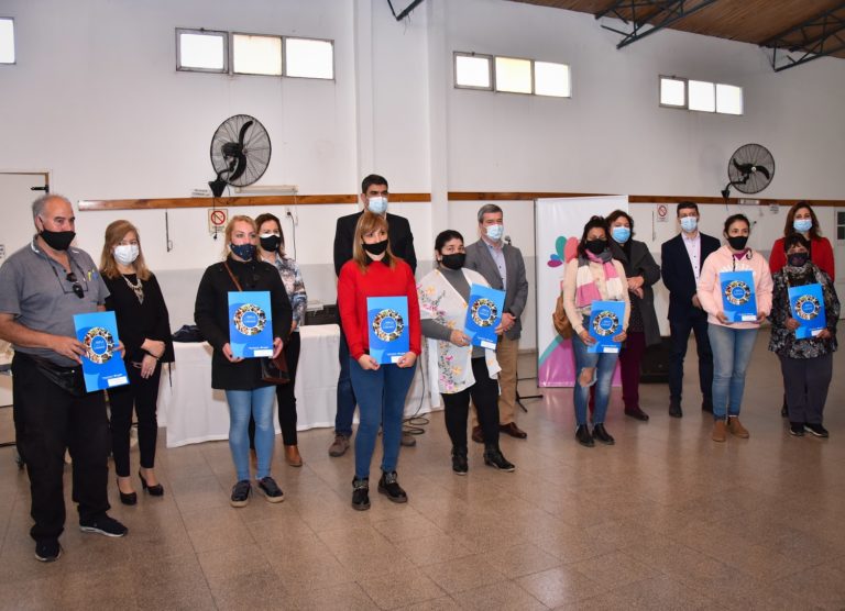 Entregaron equipamiento a nueve beneficiarios del programa “Banco de maquinarias, herramientas y materiales”