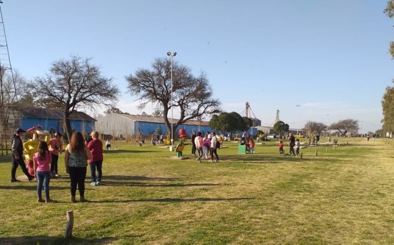 Más de 1.300 personas disfrutaron del Paseo de los Personajes en Metileo