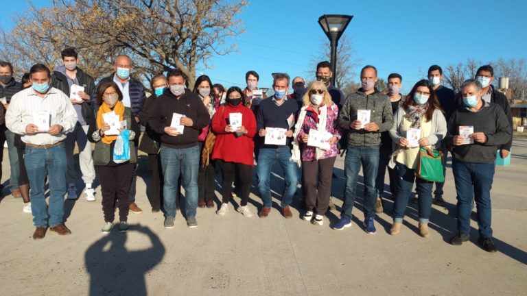 Poli Altolaguirre recorrió General Acha donde aseguró que “el camino es educación y trabajo”