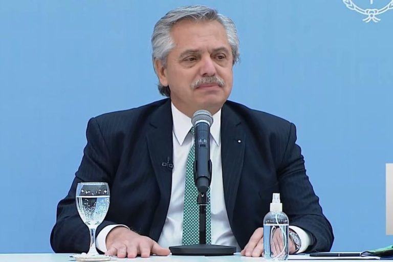 Alberto Fernández lanzará hoy un programa para que los jóvenes accedan a trabajos en el sector del software