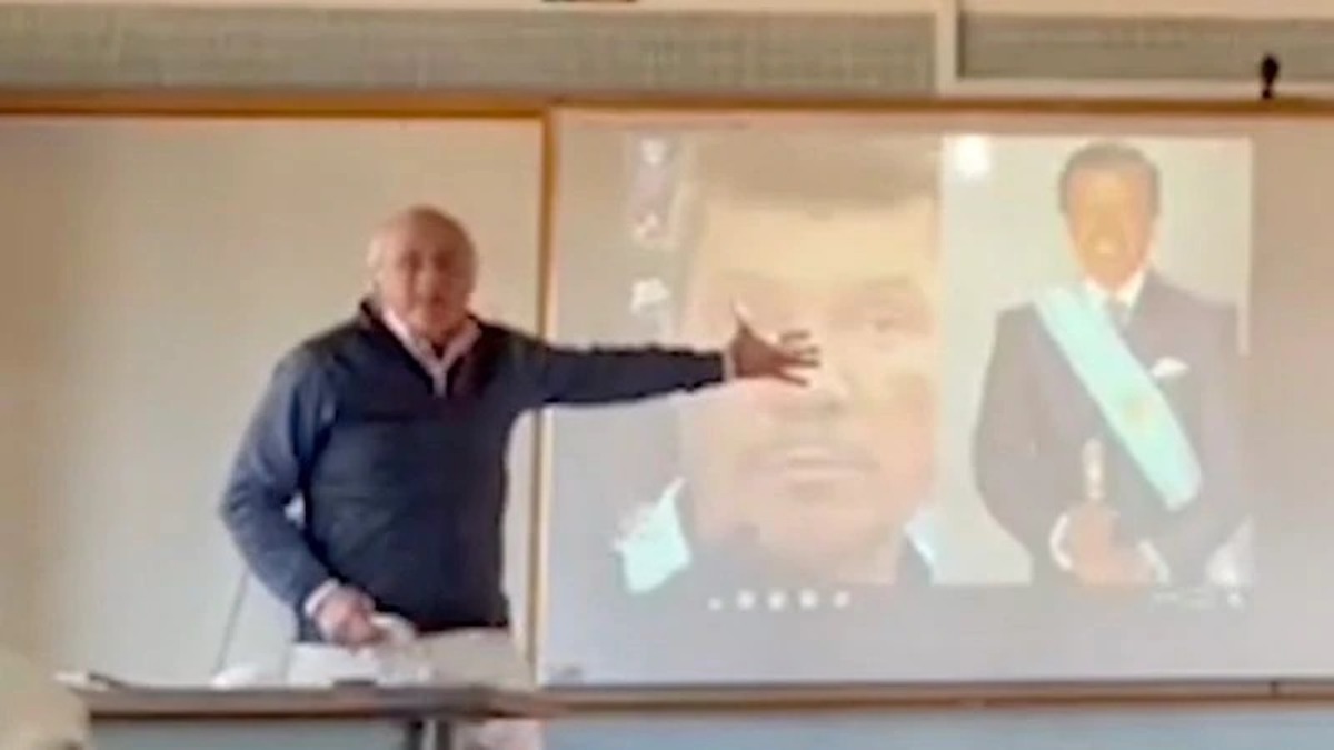 Un docente mendocino se hace viral al estallar en el aula con las imágenes de Menem y Tinelli: “Me duele mi país”