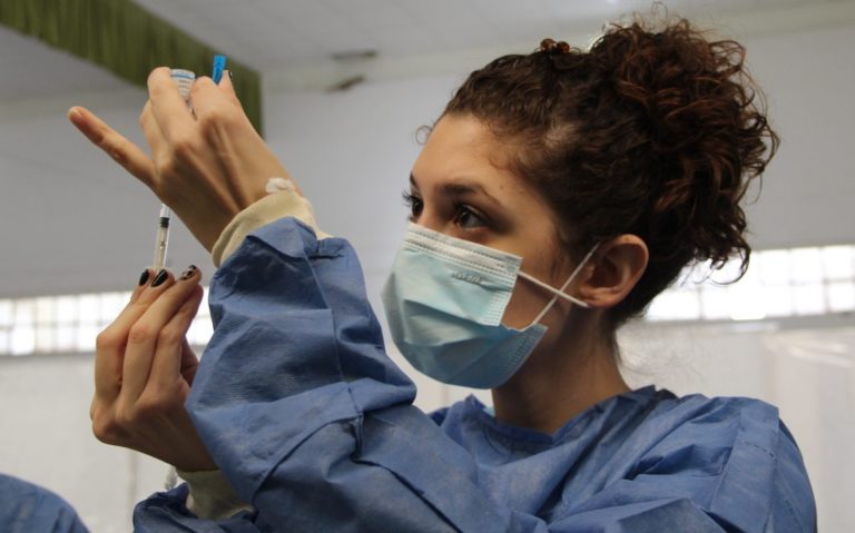 Entre mañana viernes y el sábado se distribuirán en todo el país 680.000 dosis de Astrazeneca: Llegarán 5.500 a La Pampa