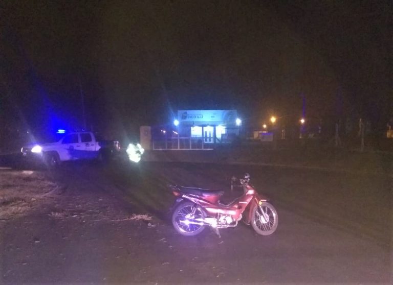 Dos mujeres fueron trasladadas al hospital luego de sufrir un accidente en moto