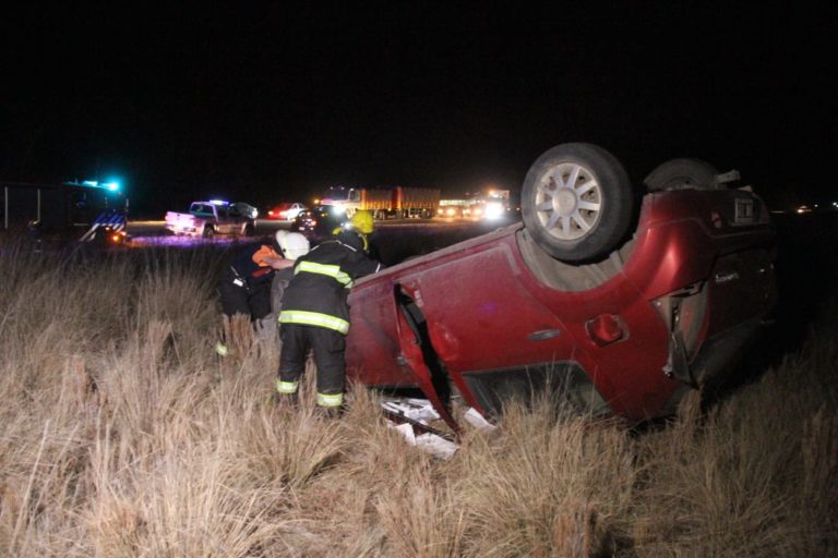 Vuelco en Ruta 101 camino a Speluzzi: Un hombre fue asistido por el SEM y trasladado por precaución al Hospital