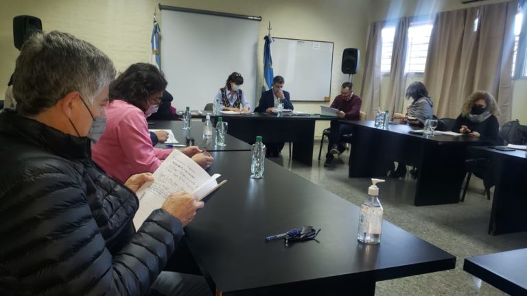 Con un aumento del 14% y revisión en noviembre, los gremios aceptaron la nueva propuesta salarial del Gobierno pampeano