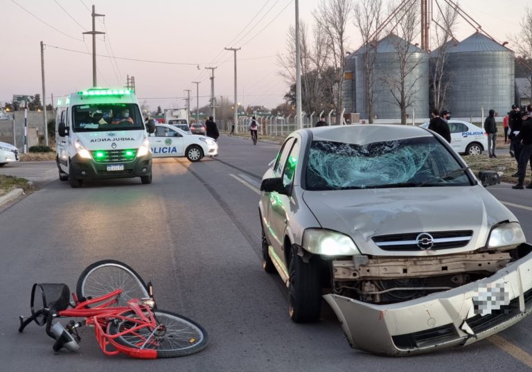 Gravísimo accidente en barrio Federal: Un auto atropelló a una adolescente de 14 años