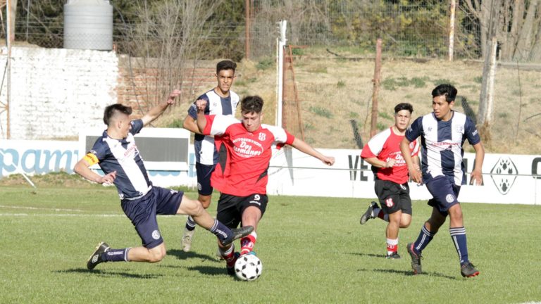Divisiones Inferiores: En Quinta División Costa y Ferro continúan como líderes en la zona sur, Alvear FBC manda en la zona norte