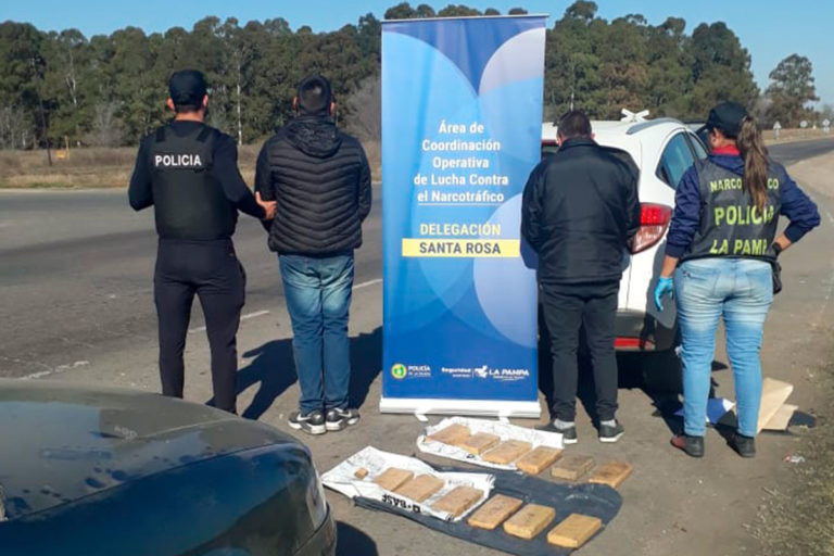 Secuestraron 13 “panes de marihuana” que tenían como destino Santa Rosa