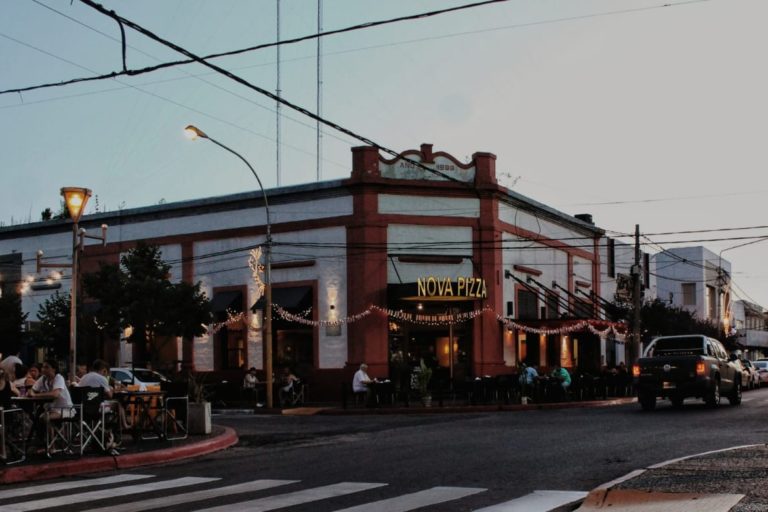¡Buenas noticias para el sector gastronómico!: Ziliotto adelantó que mañana se extenderá el horario de circulación hasta las 3 am