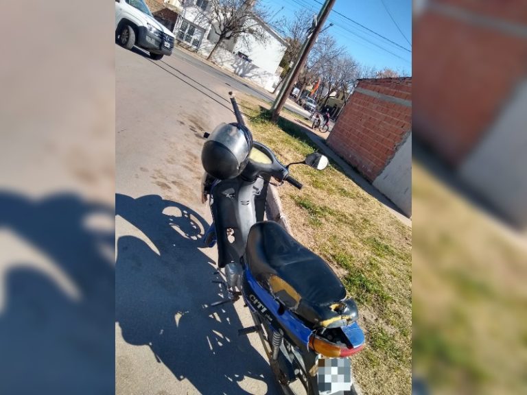 Una mujer cayó de su moto junto a su hija de cuatro años en calles 29 y 40