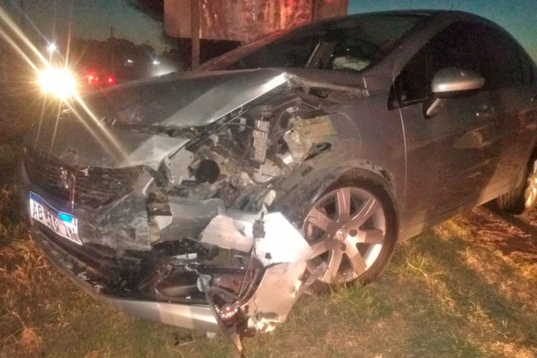 Dos autos chocaron de frente en la Ruta Nacional 5 cerca de Catriló