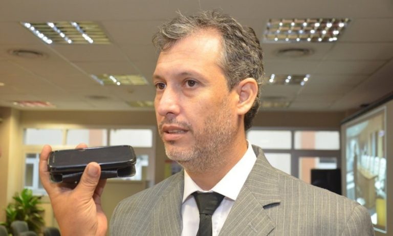 La emotiva carta de un juez en Formosa a dos hermanitos que fueron violados más de 40 veces por su padrastro: “Son muy valientes al contarlo”
