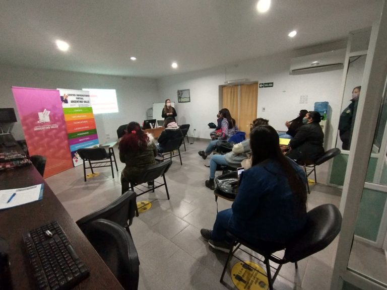 Capacitaron en Cooperativismo a participantes del “Mujeres en Obra”