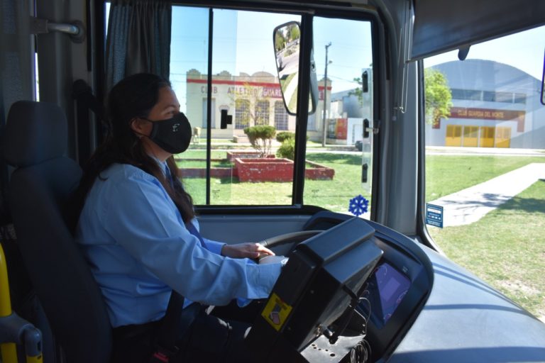 Dumas presentó el primer ómnibus ecológico que será conducido por una mujer en La Pampa